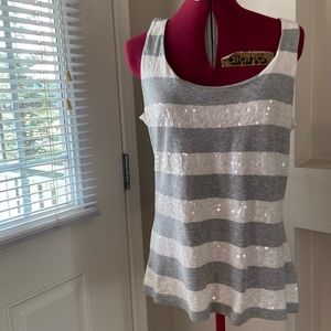Banana Republic women cream and grey stripes sequins  tunic top. Size M. Used